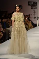 Model walk the ramp for Paras and Shalini Show at Wills Lifestyle India Fashion Week 2012 day 1 on 6th Oct 2012 (26).JPG